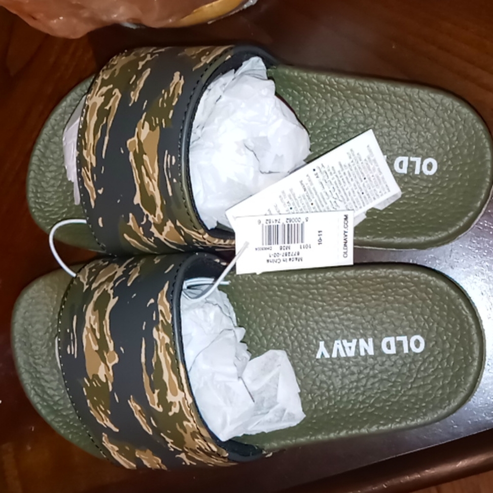 Old Navy Slides - Picture 3 of 3